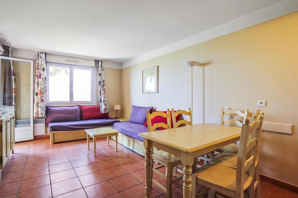 Bed, kitchen