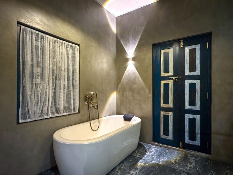 Bathroom, Bath