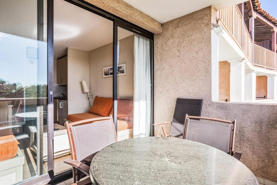 Bed, Bedroom, kitchen