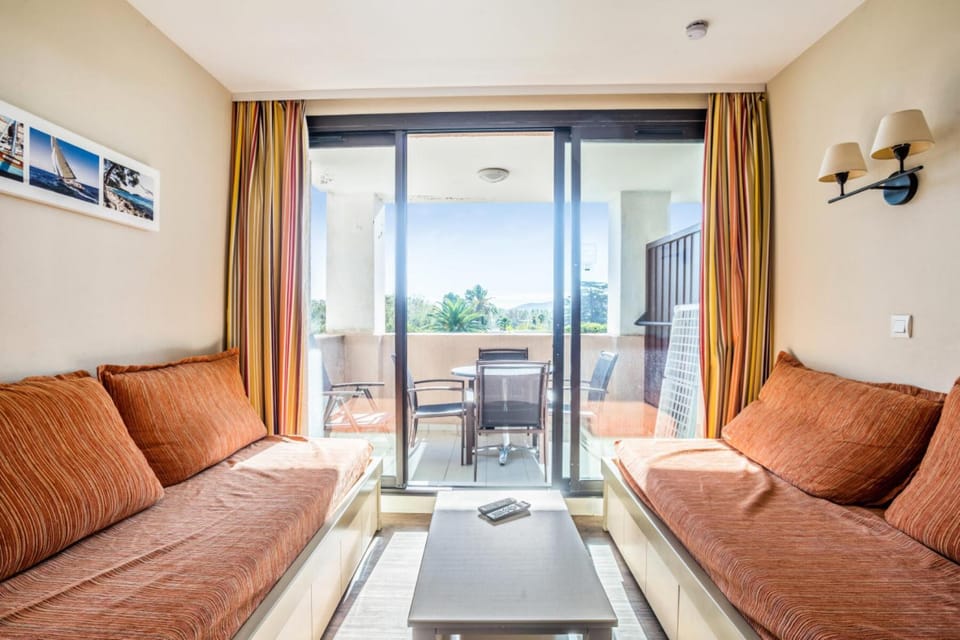 Bed, Living room, kitchen