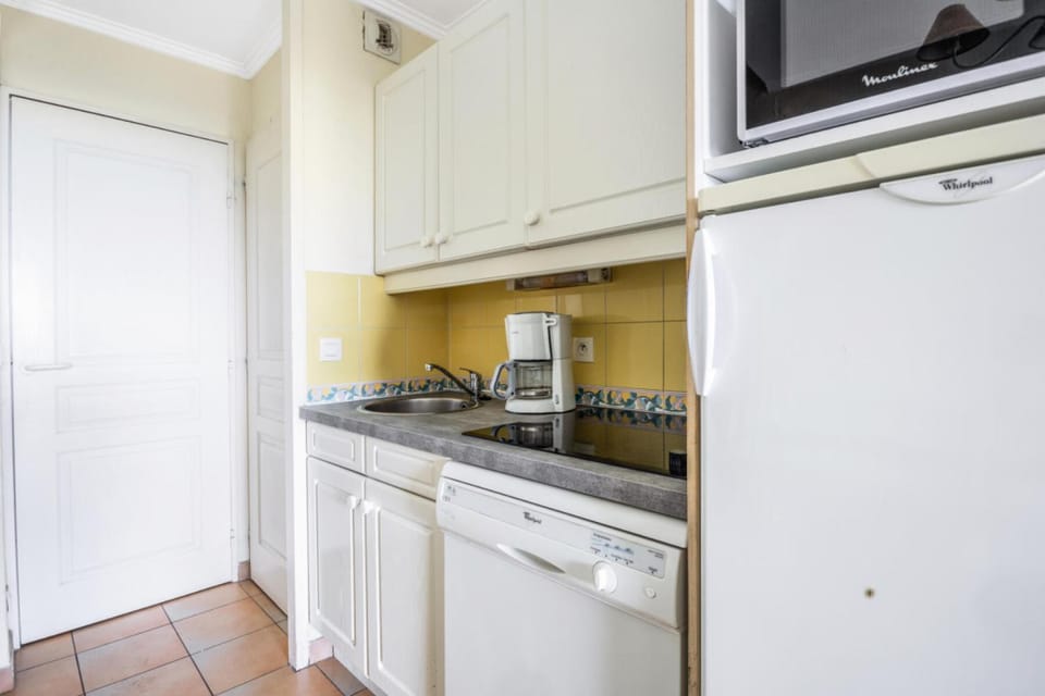 Bathroom, oven, stove, kitchen