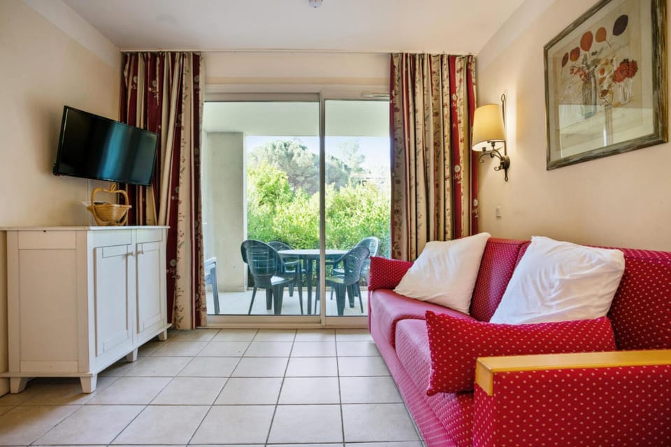 Bed, kitchen