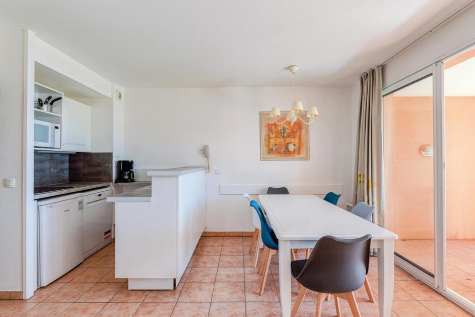 Bed, kitchen