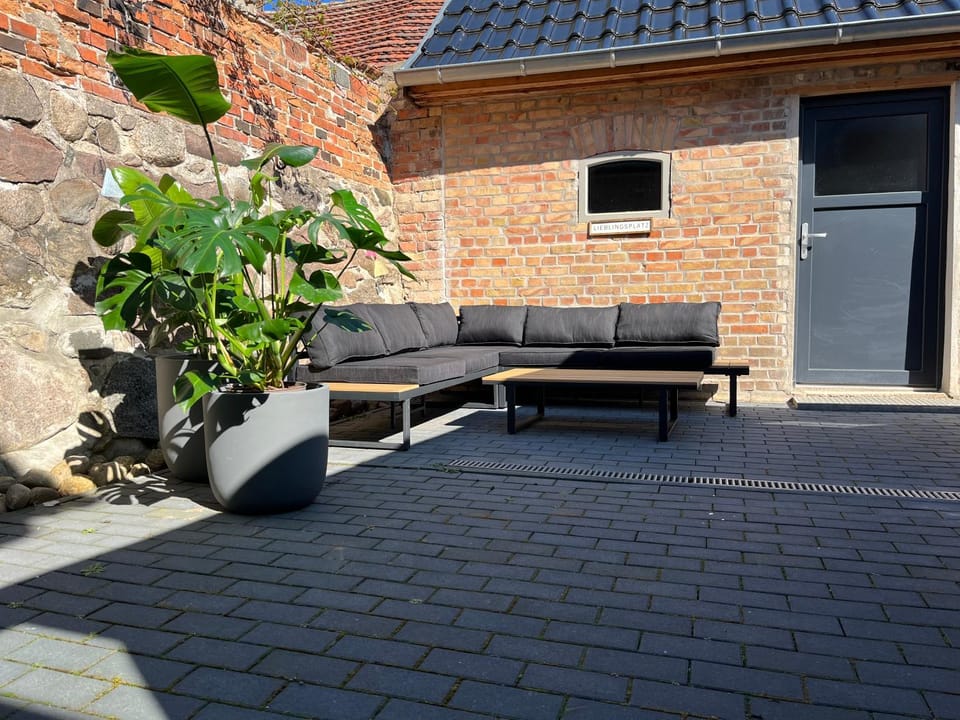 Patio, Day, Seating area