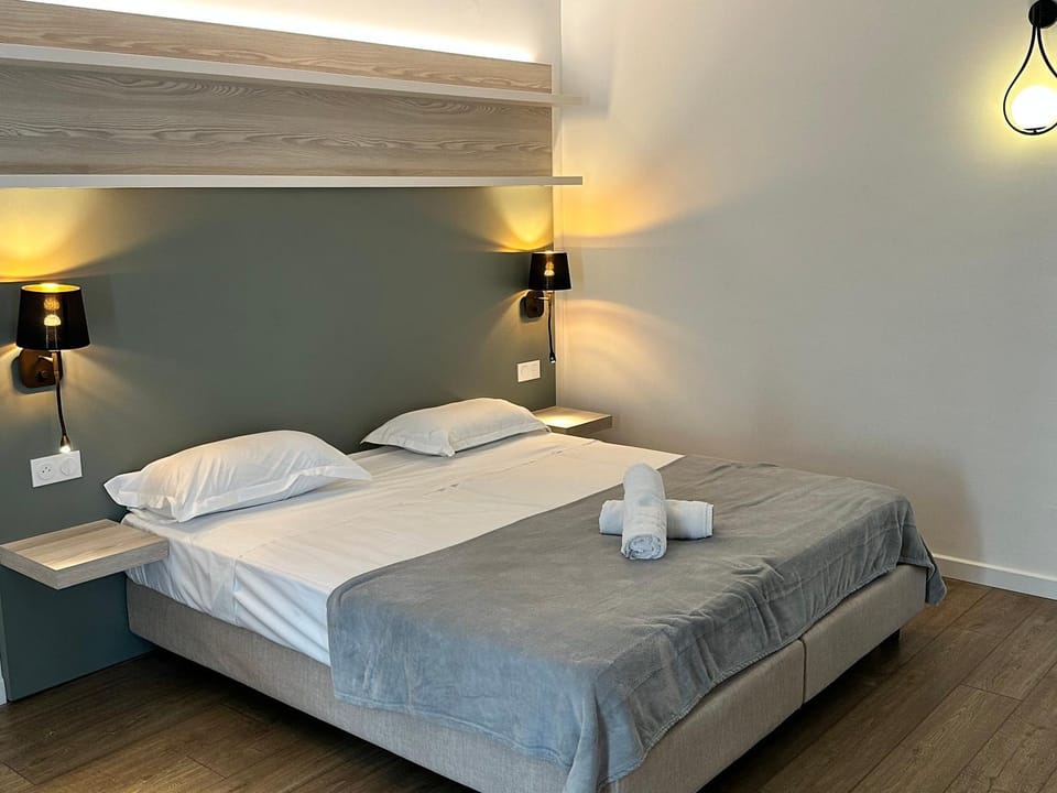 Bed, Photo of the whole room