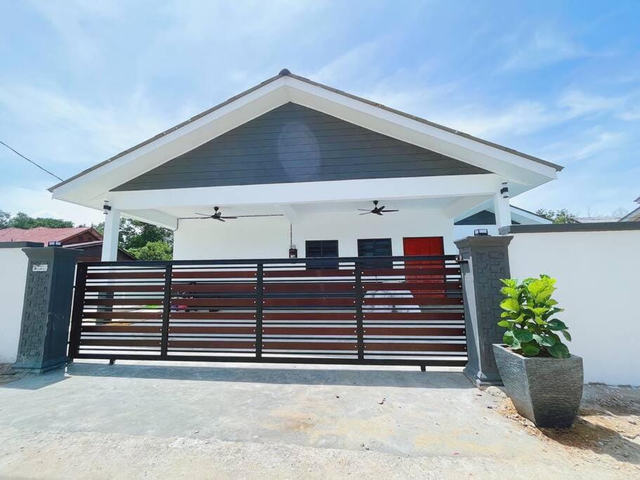 Villa D'Razna - Luxury 5-bedroom Villa with private pool Villa in Terengganu, Malaysia