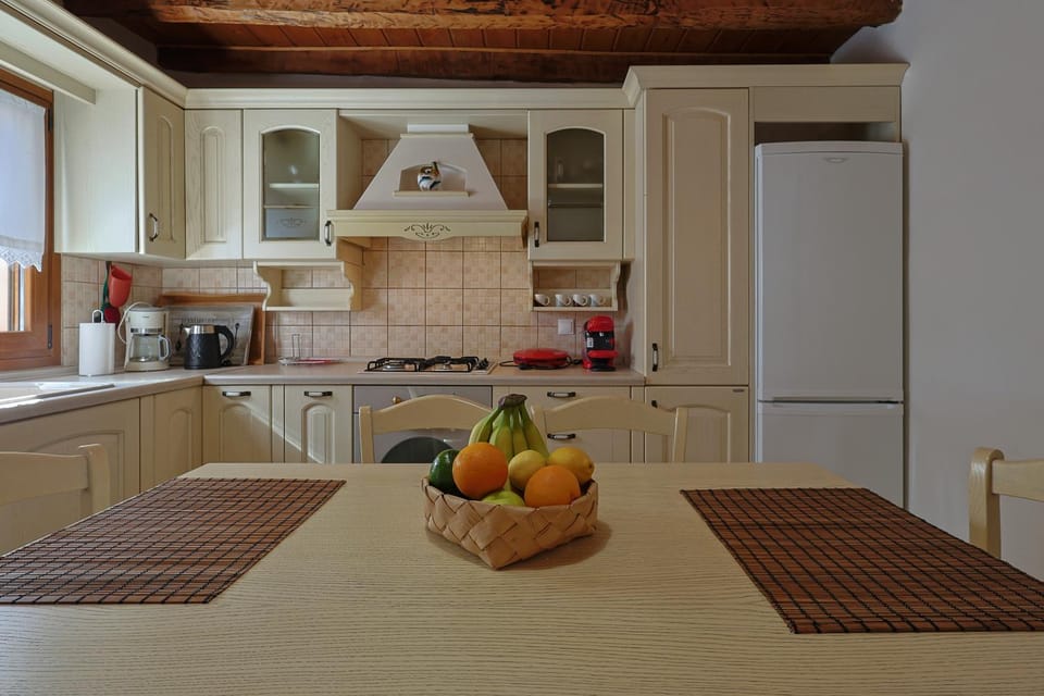 Kitchen or kitchenette, Dining area, Food, dishwasher, stove