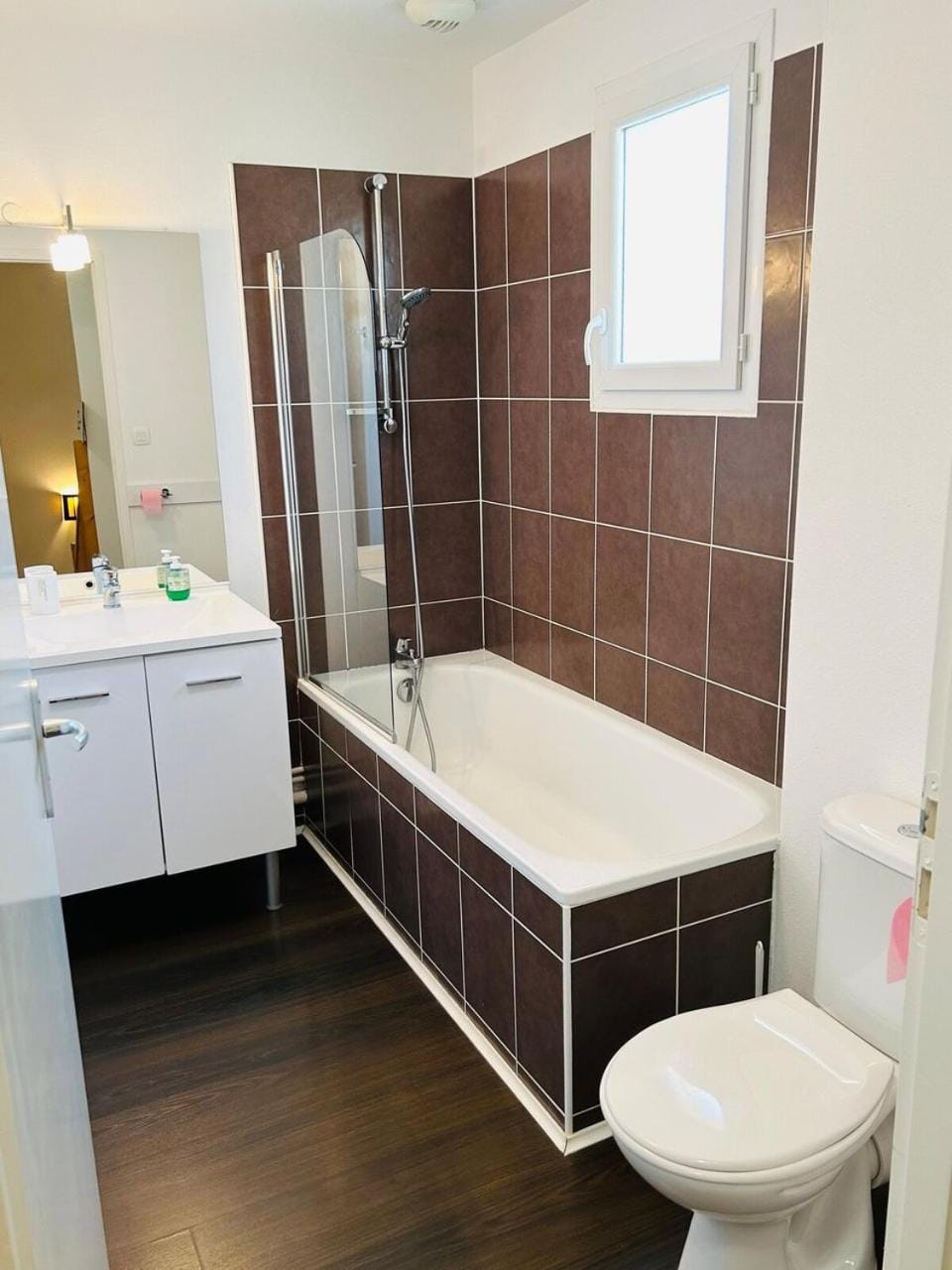 "LE PETIT BONHEUR" Maison 45 m2, idéal famille 6 personnes, terrasse vue nature, accès piscine gratuit Bed and Breakfast in Château-d'Olonne
