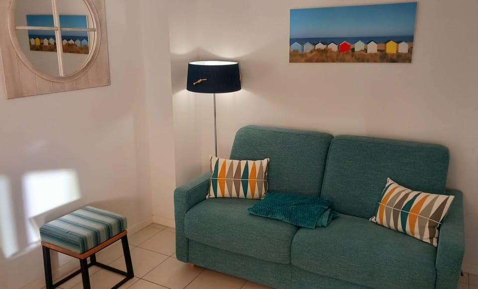 "LE PETIT BONHEUR" Maison 45 m2, idéal famille 6 personnes, terrasse vue nature, accès piscine gratuit Bed and Breakfast in Château-d'Olonne
