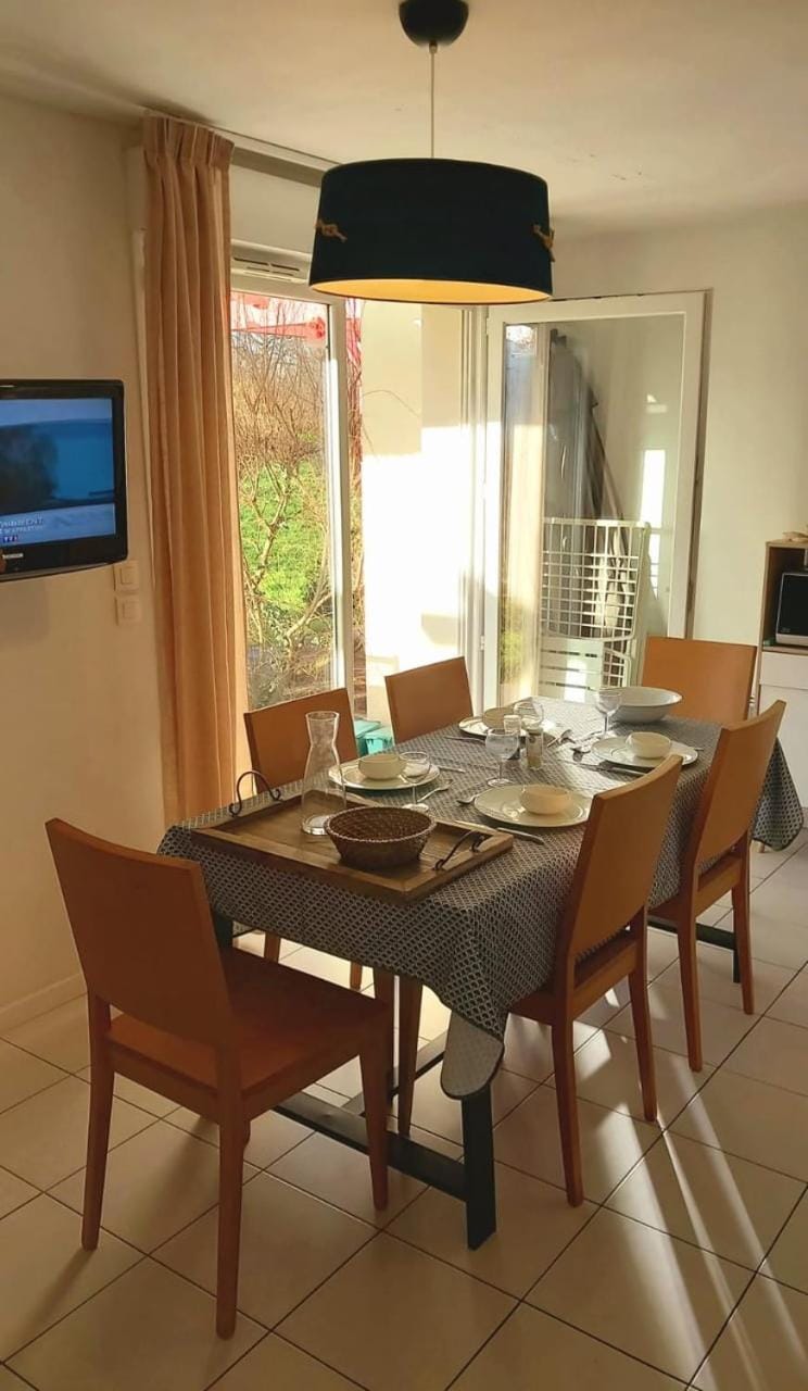 "LE PETIT BONHEUR" Maison 45 m2, idéal famille 6 personnes, terrasse vue nature, accès piscine gratuit Bed and Breakfast in Château-d'Olonne
