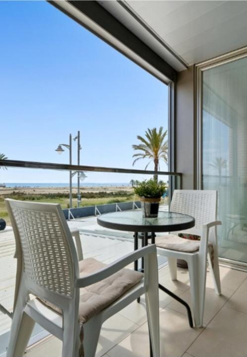 1ª LÍNEA DE PLAYA. Apartamento: LA CALMA Apartment in Baix Penedès