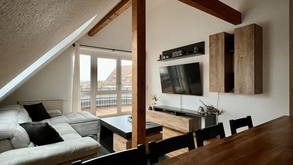 Communal lounge/ TV room, TV and multimedia, Kitchen or kitchenette, Living room, Seating area, Dining area, Evening entertainment