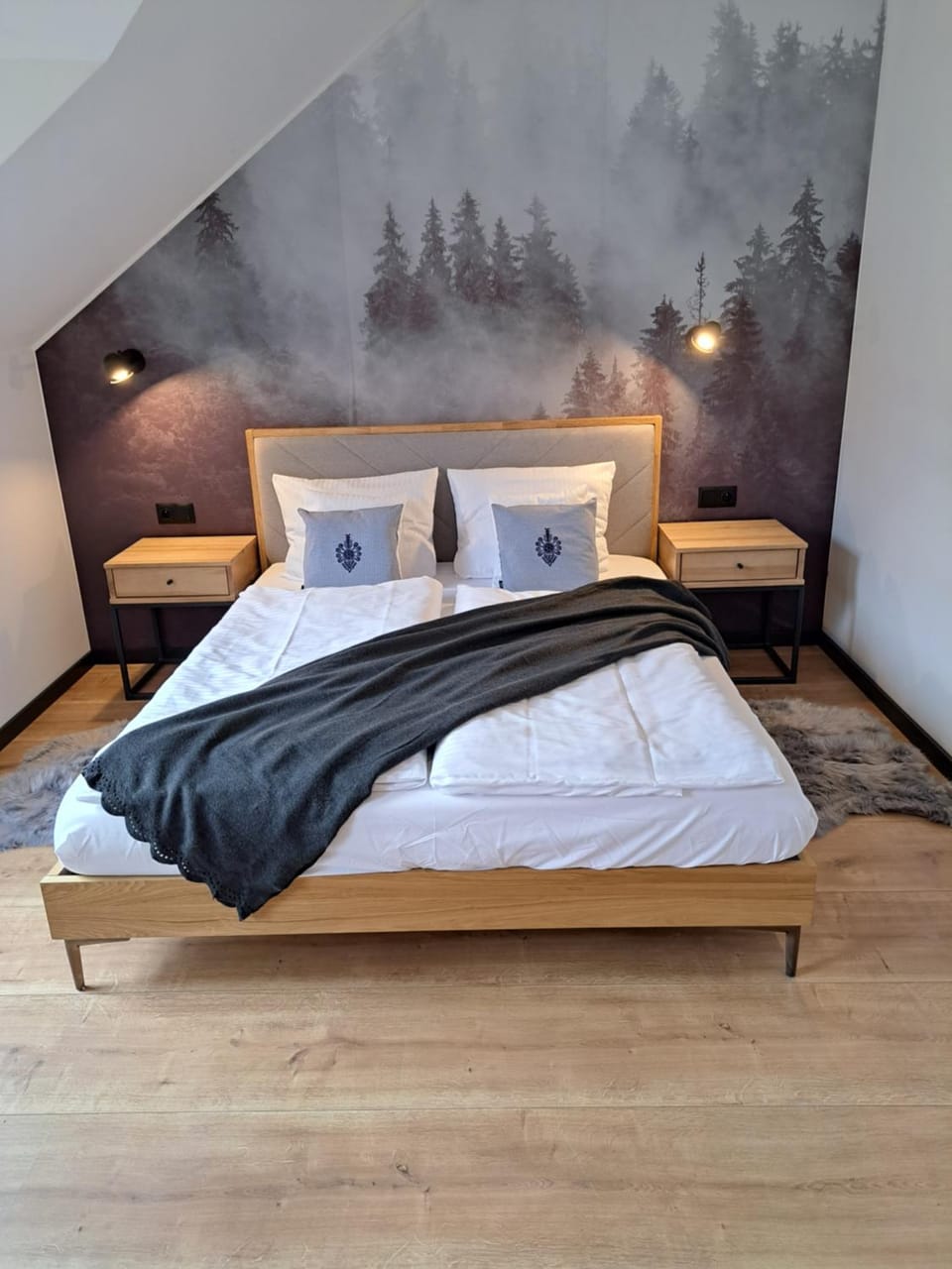Bed, Photo of the whole room, Bedroom