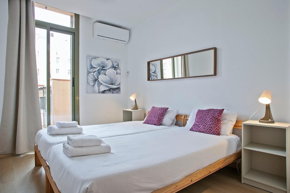 Beautiful apartment in Las Ramblas Barcelona 6pax Apartment in Barcelona