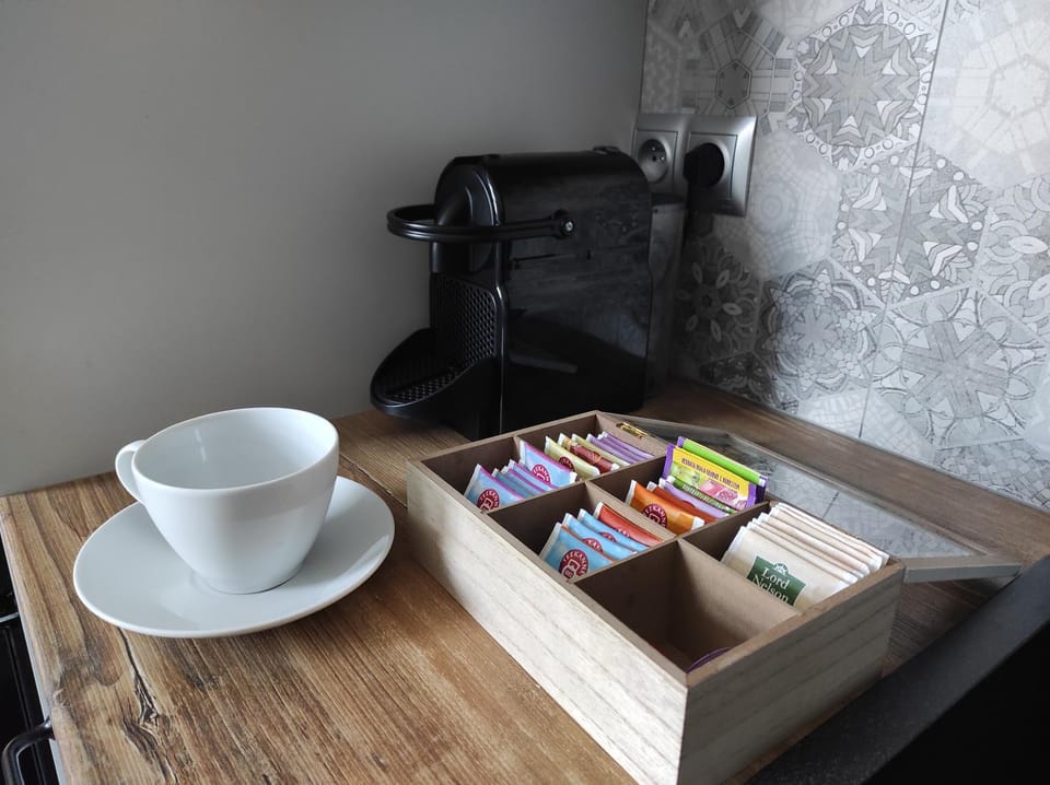 Coffee/tea facilities, Food and drinks