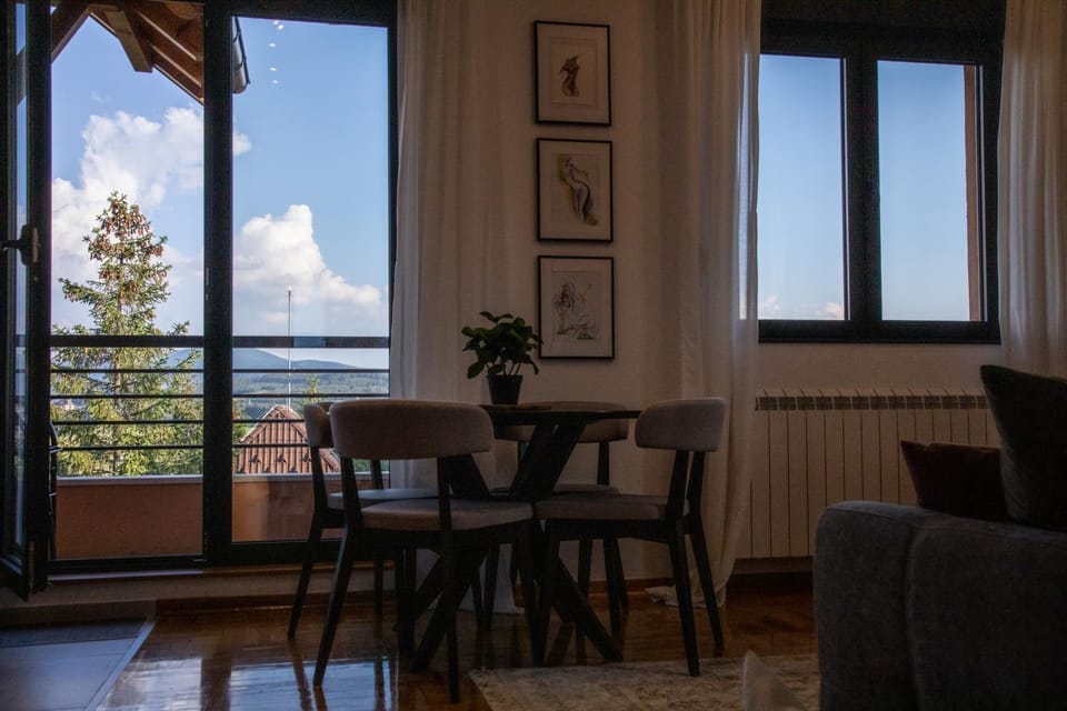 Balcony/Terrace, Dining area, Mountain view