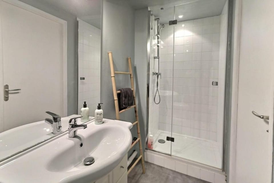 World studio proche gare et commerces ~ Mon Groom Apartment in Troyes