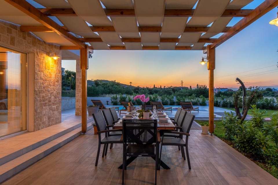 Patio, Dining area, Garden view, Pool view