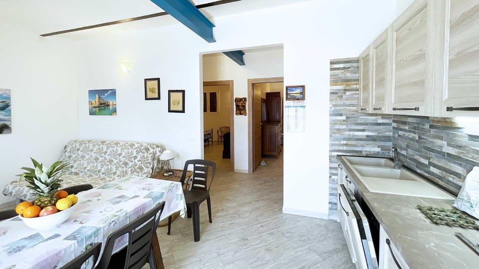 Kitchen or kitchenette, Living room, Seating area