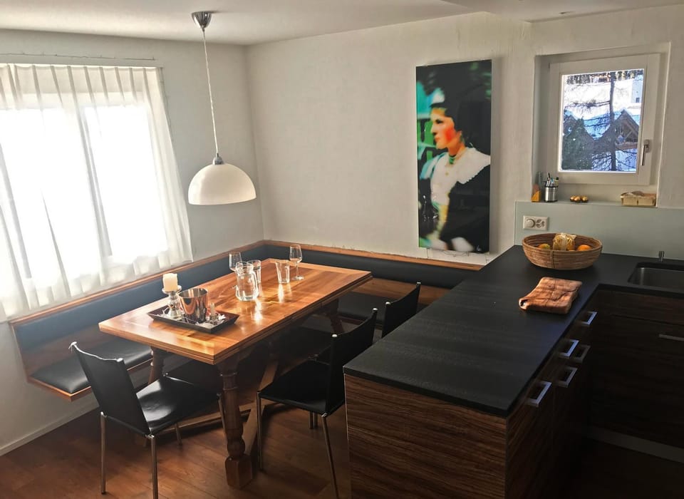 Seating area, Food, kitchen