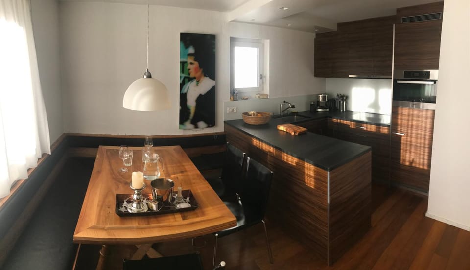 Kitchen or kitchenette, Seating area, Dining area, Food, stove, kitchen