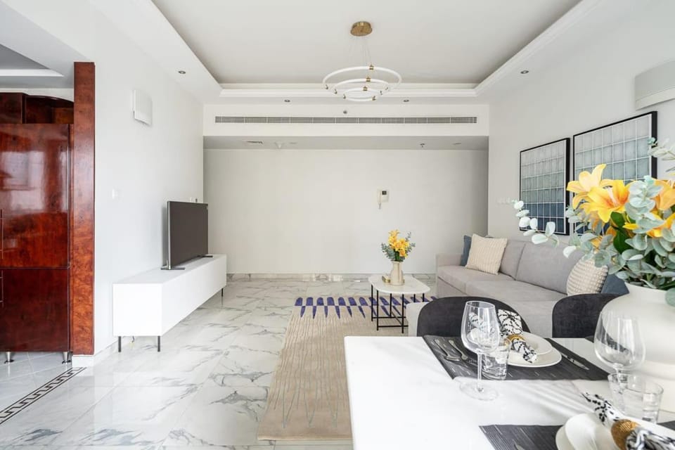 Frank Porter - Opal Tower Apartment in Dubai