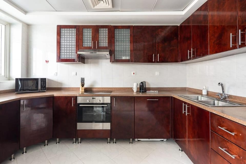 Frank Porter - Opal Tower Apartment in Dubai
