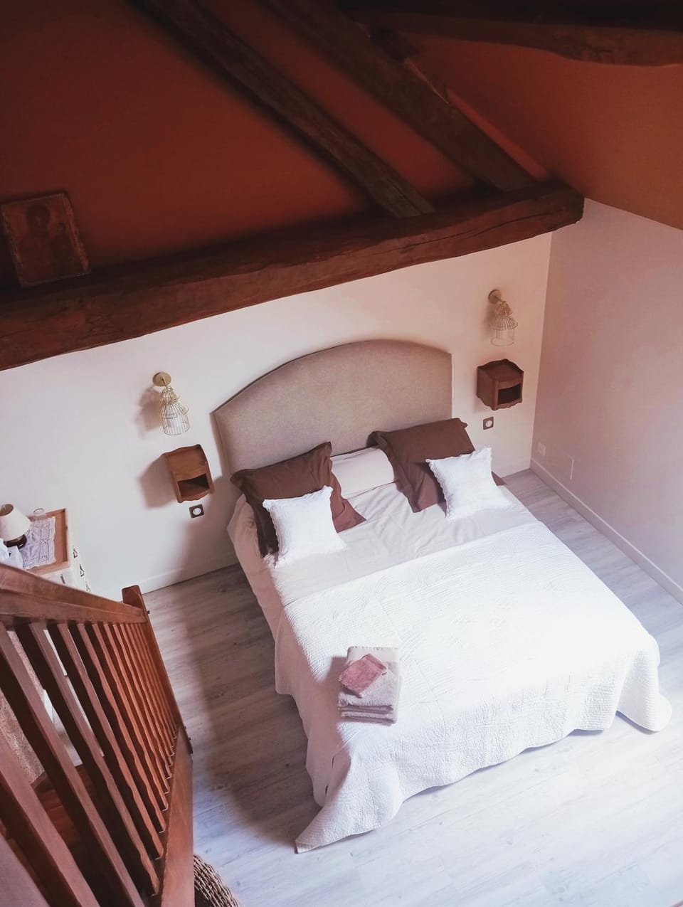 Photo of the whole room, Bedroom