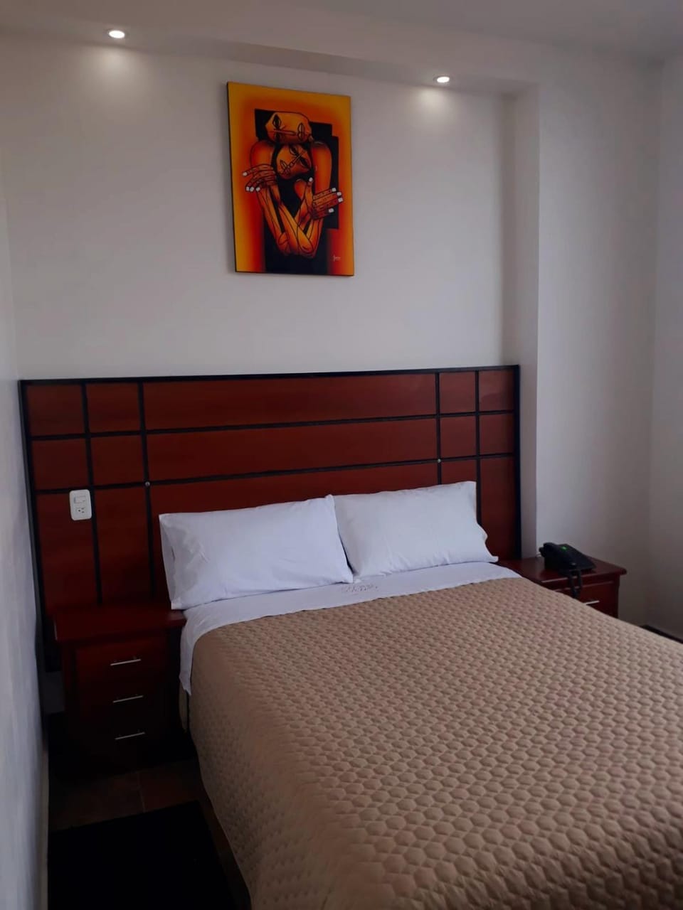 Photo of the whole room, Bedroom