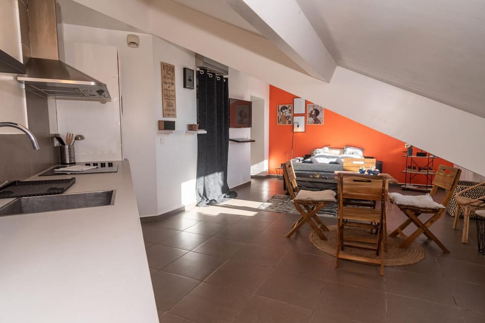 Living room, Dining area, stove