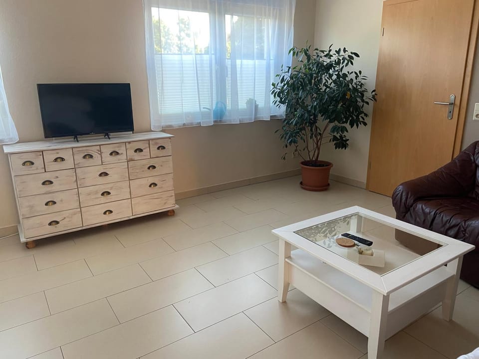 TV and multimedia, Living room, Seating area, Evening entertainment