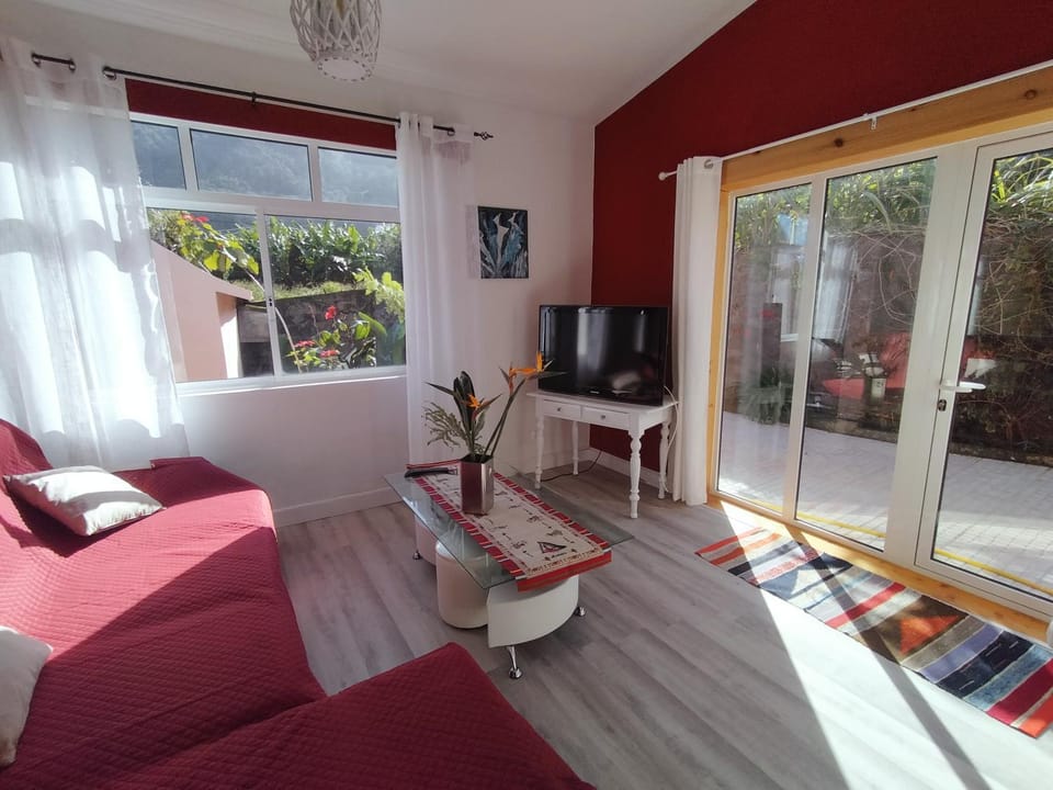 BBQ facilities, TV and multimedia, Living room, Seating area, Garden view, Garden view, Pool view, Pool view, Sea view, Inner courtyard view