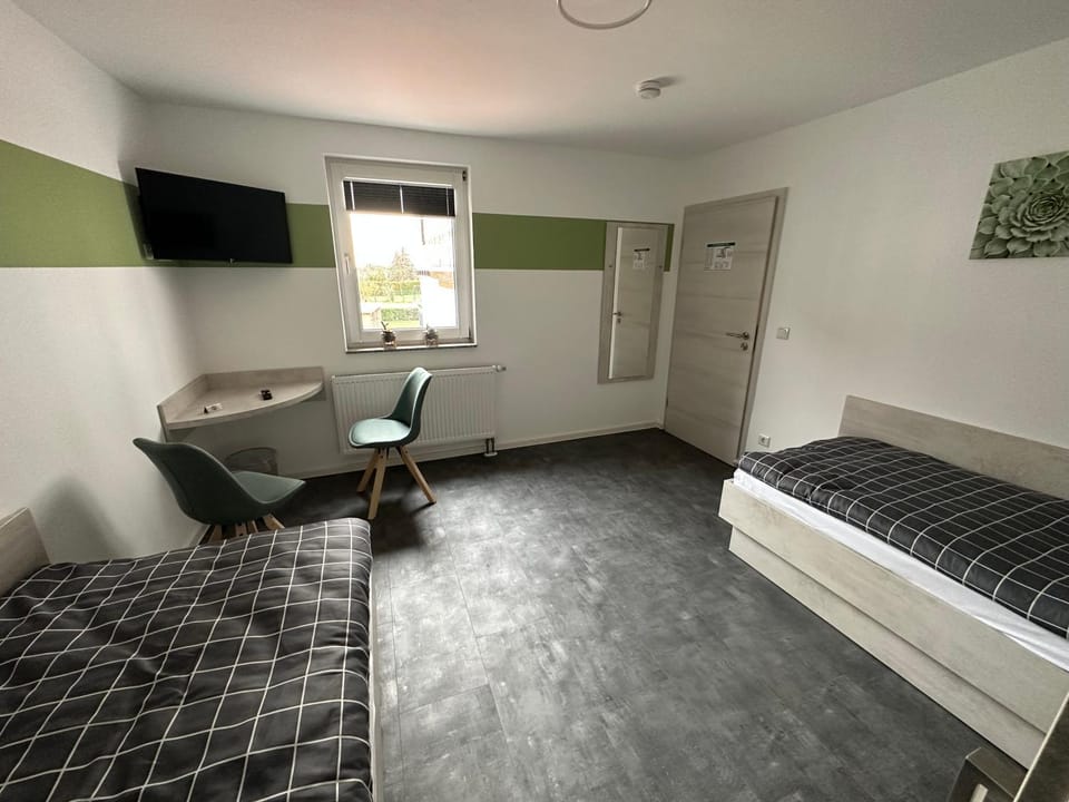 Bed, TV and multimedia, Photo of the whole room, Bedroom, hair dresser
