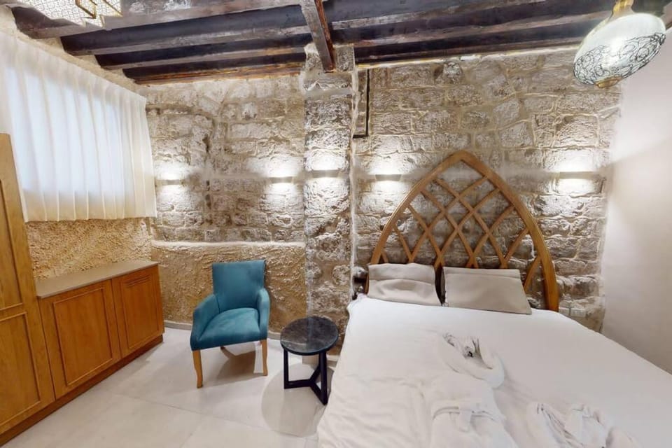 Bed, Seating area, Bedroom