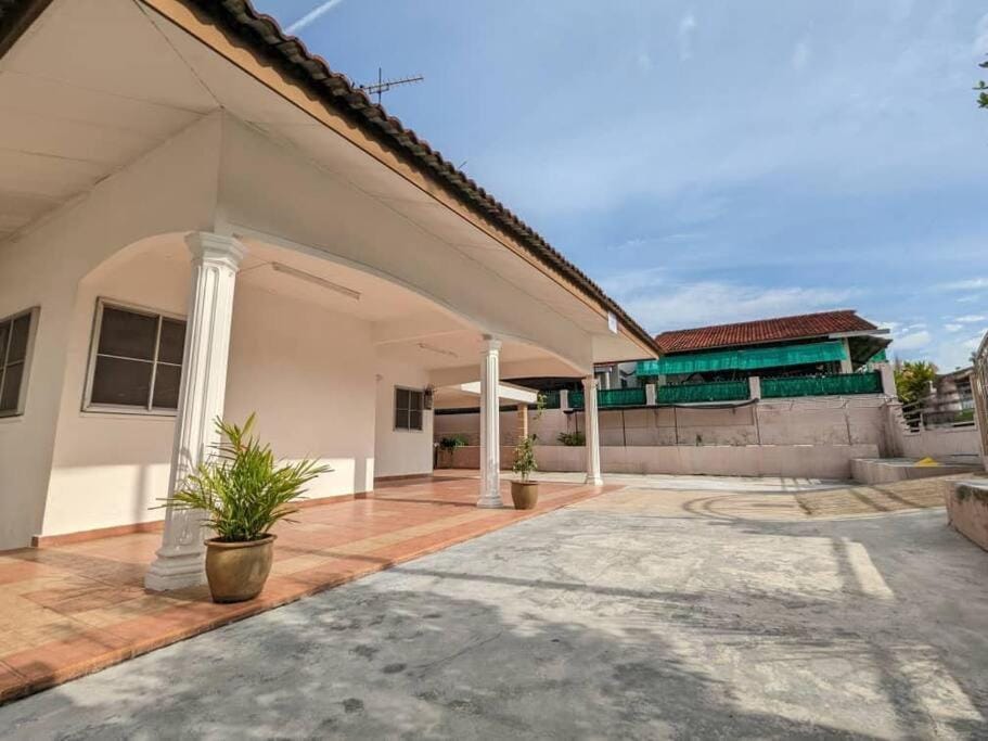 Cozy Spacious seremban Bangalow Taman Rasah 2085 House in Negeri Sembilan, Malaysia