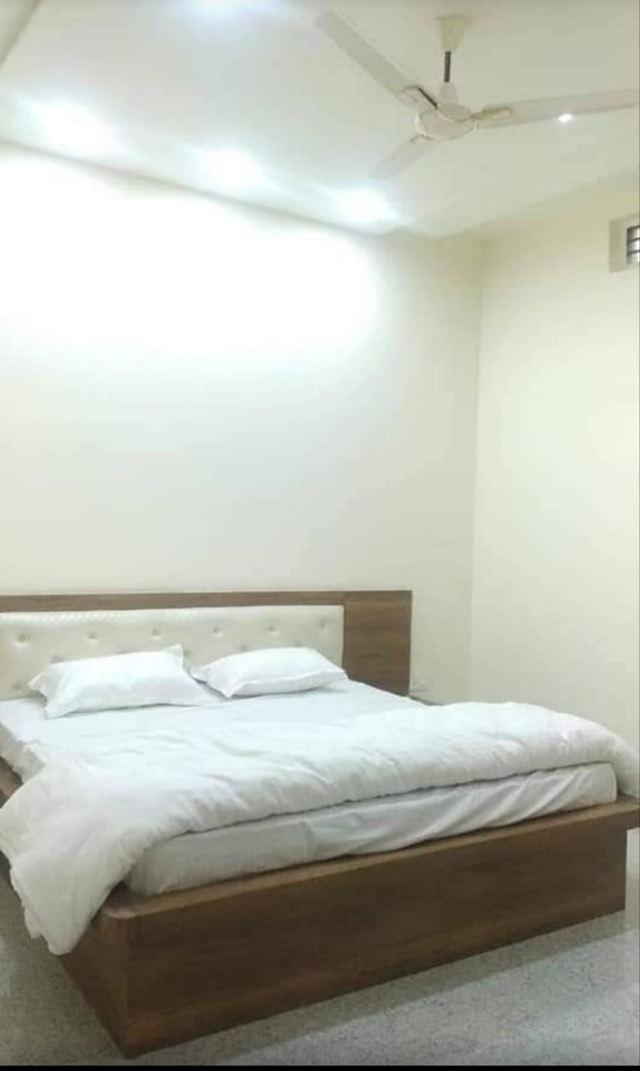 Anant Royal Bed and Breakfast in Uttar Pradesh