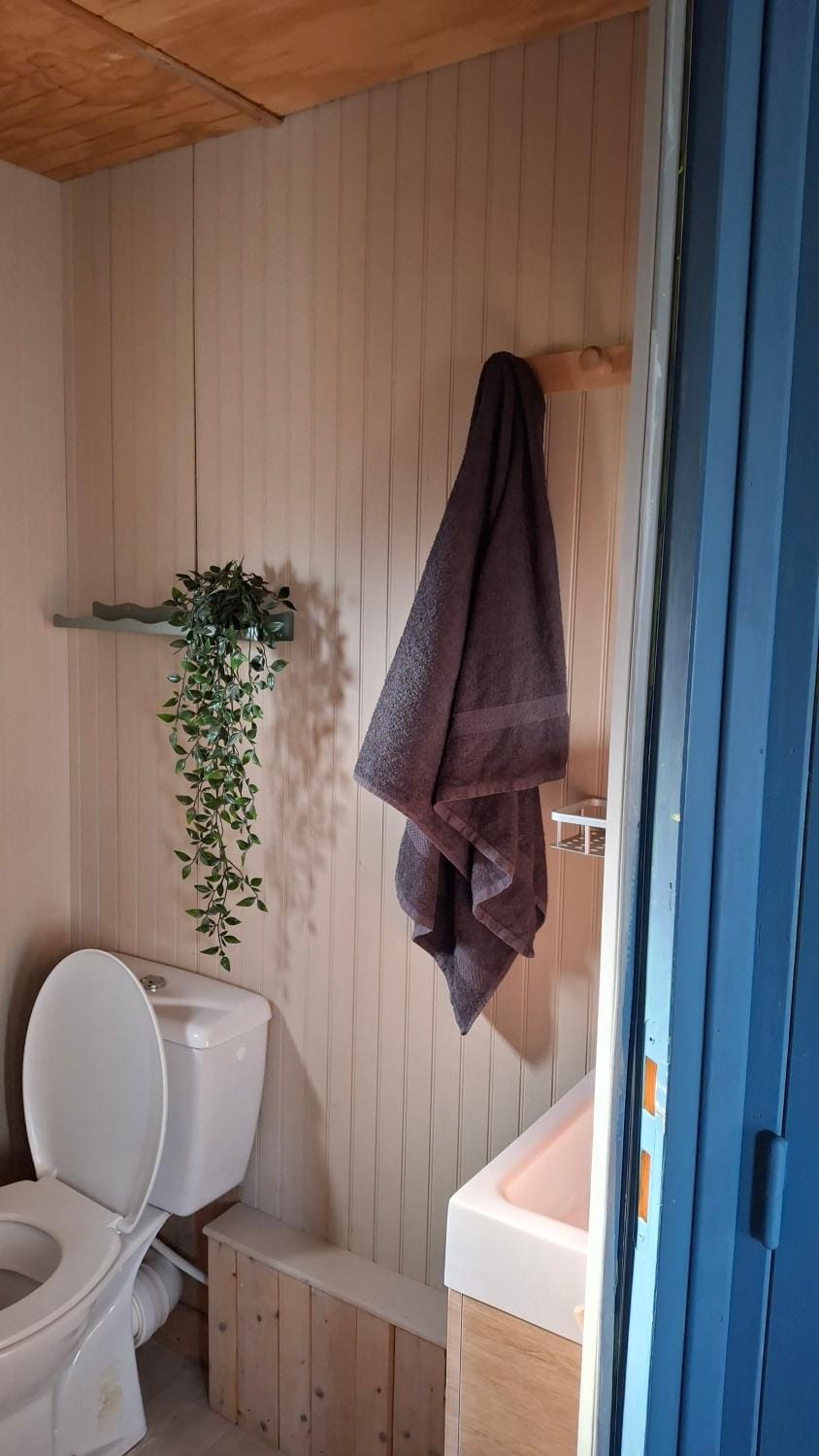 Logement insolite au cœur de l'Auvergne Campground/ 
RV Resort in Auvergne-Rhône-Alpes