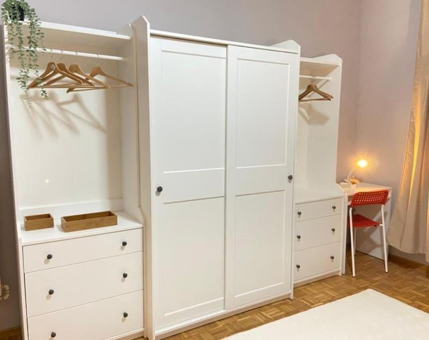 Photo of the whole room, wardrobe