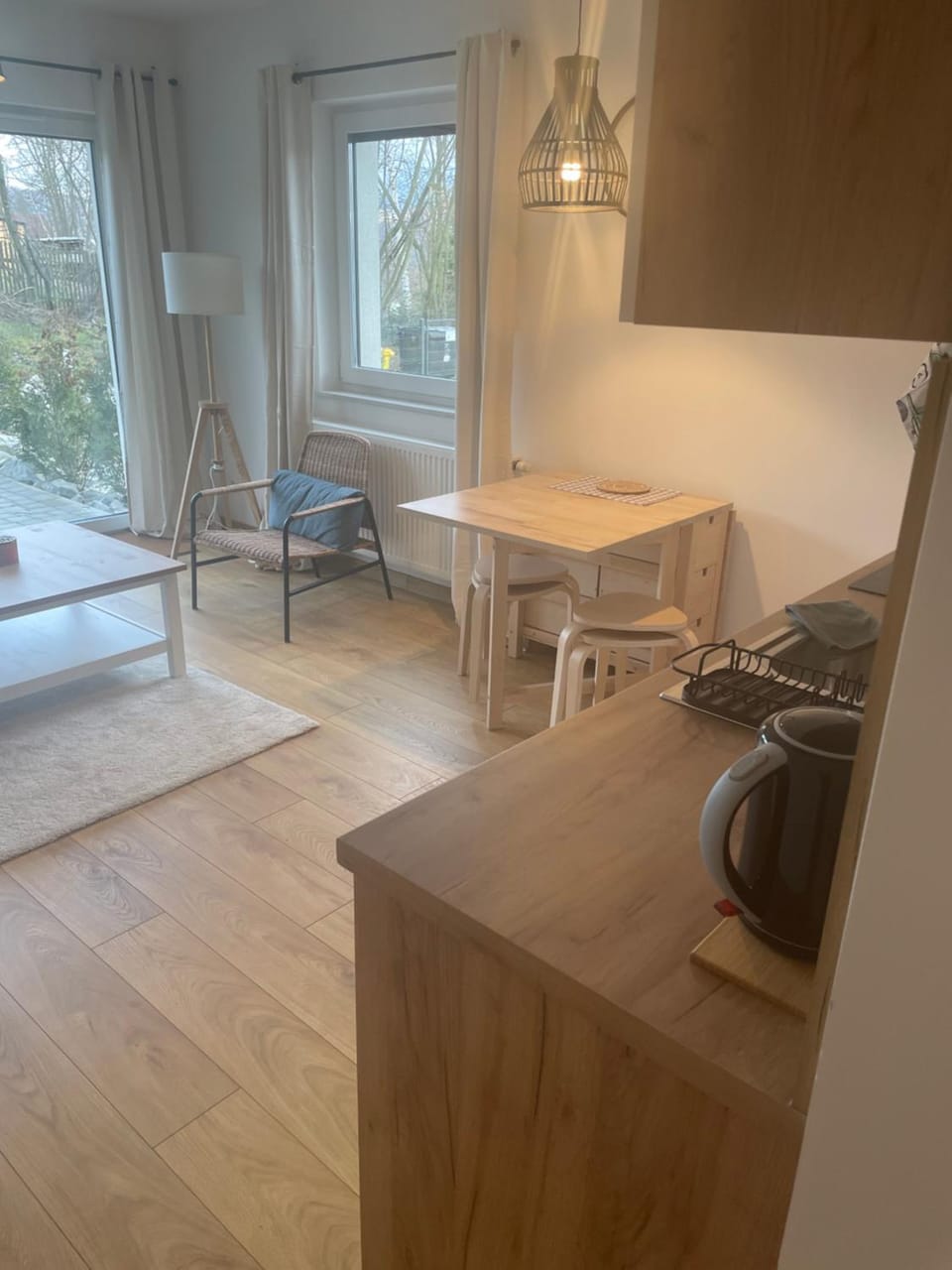 Kitchen or kitchenette, Living room, Seating area, Dining area