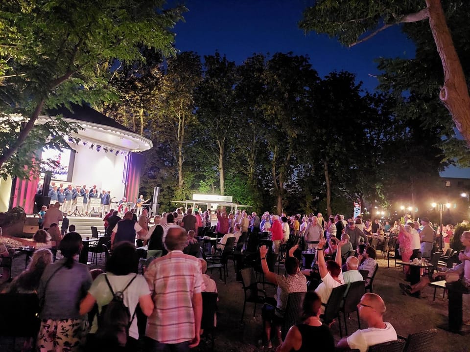 Night, Banquet/Function facilities, group of guests