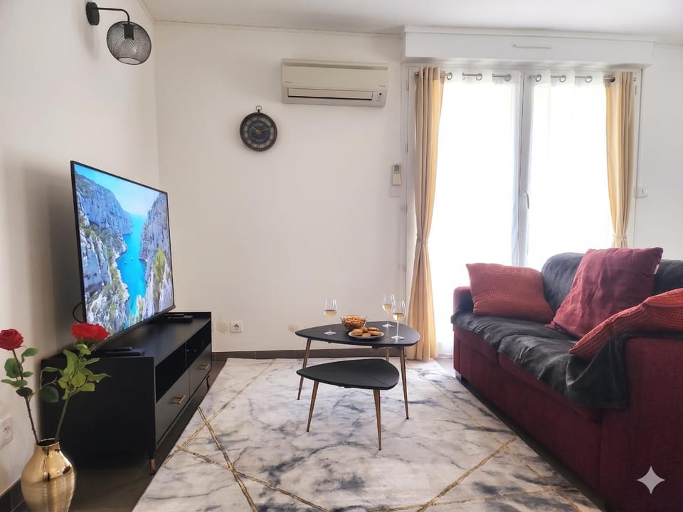 Communal lounge/ TV room, TV and multimedia, Living room