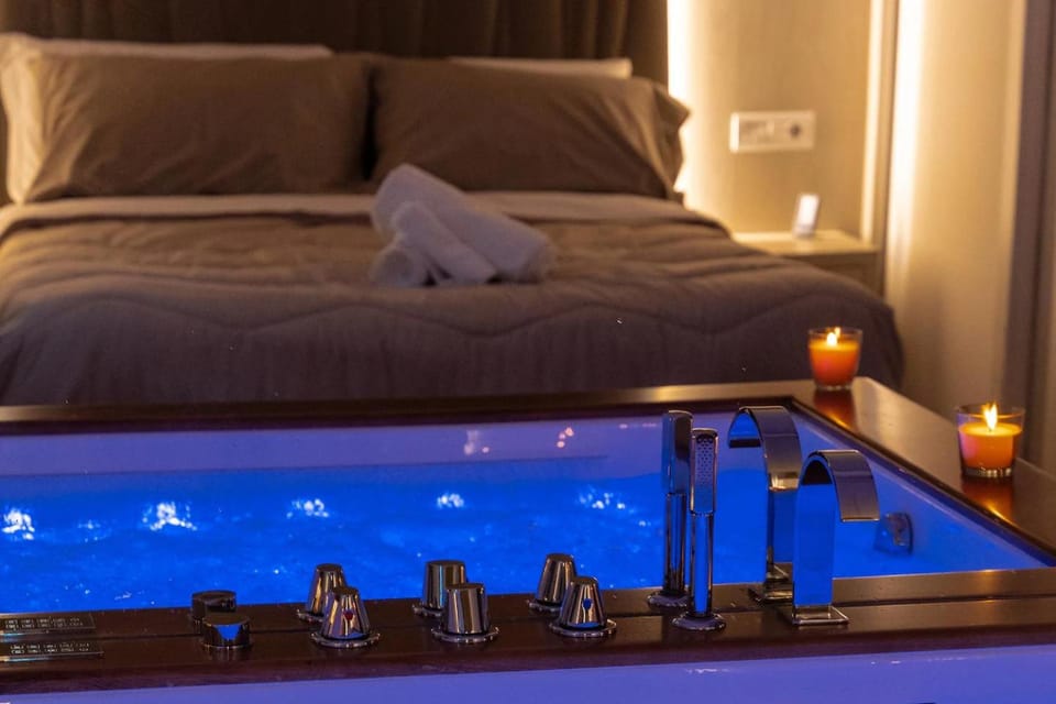 Bed, Hot Tub