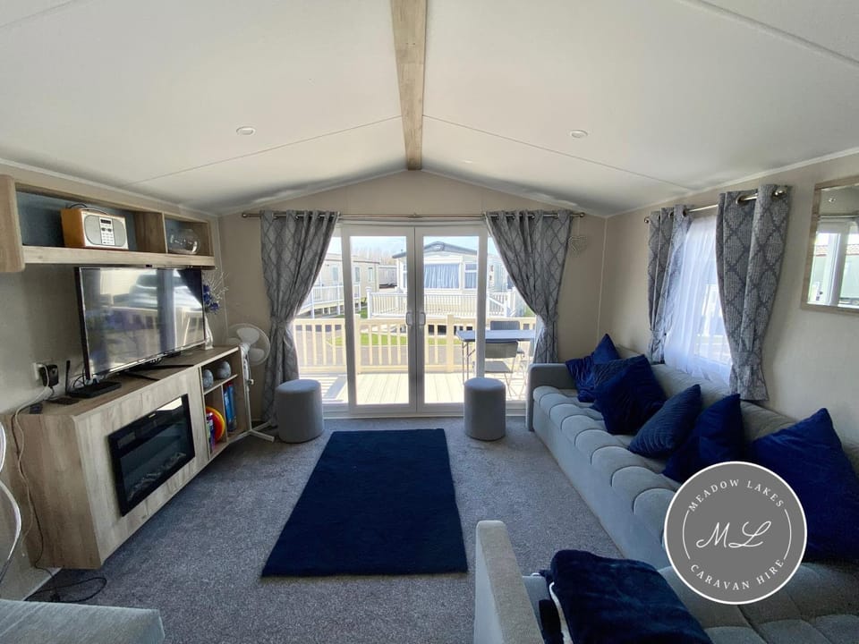 TV and multimedia, Living room, Photo of the whole room, pet friendly
