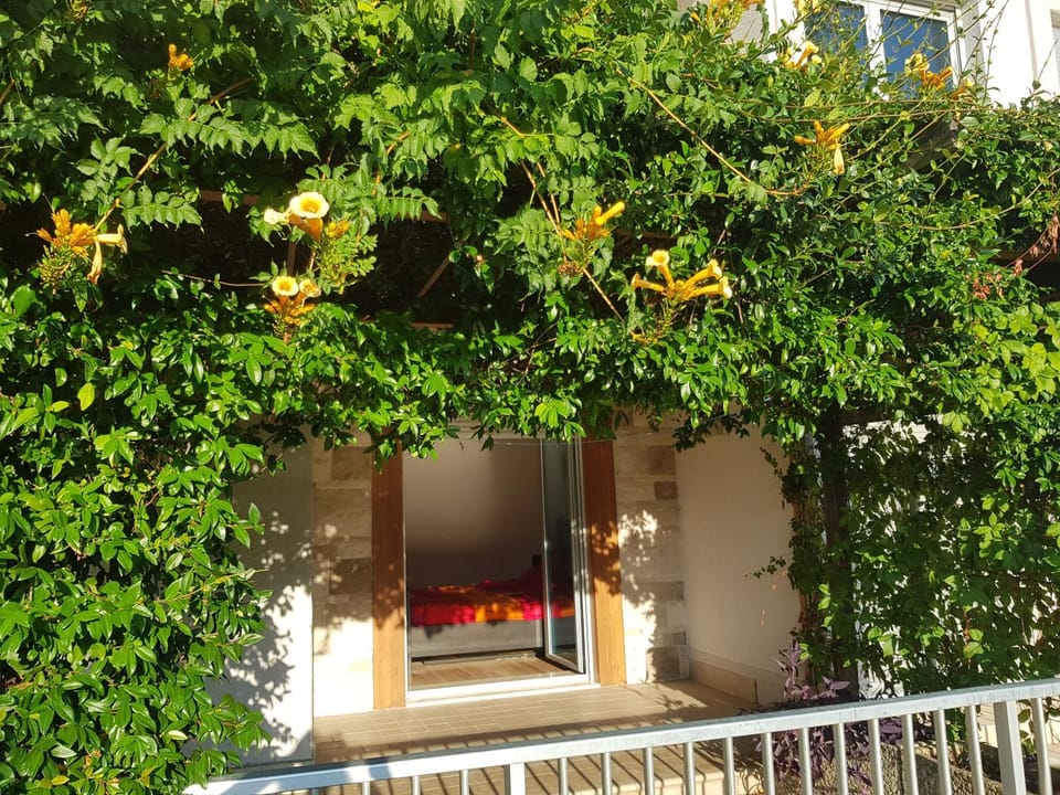 Patio, Summer, Bedroom