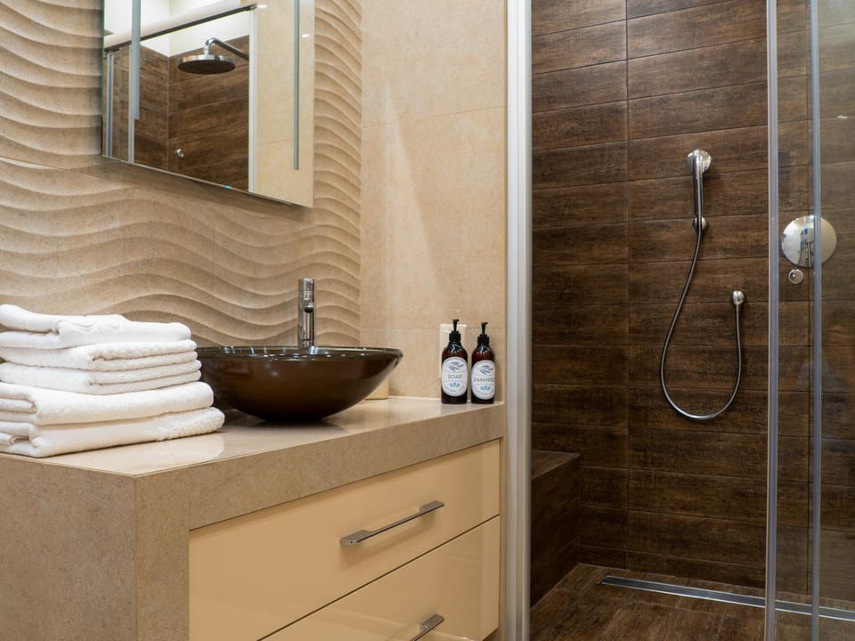 Shower, Bathroom, towels