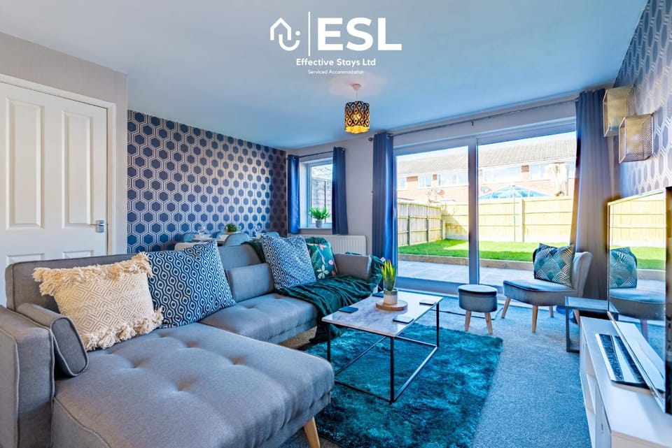 Communal lounge/ TV room, Garden, TV and multimedia, Living room, Seating area, Evening entertainment, Garden view