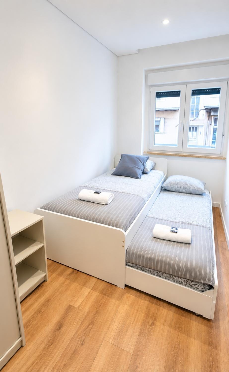 Bedroom, towels