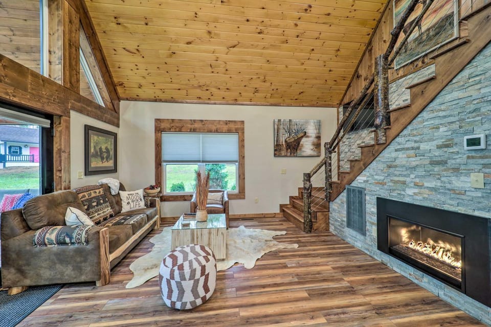 Beech Mountain Nature Escape! Modern + Cozy Cabin Cabin in Beech Mountain