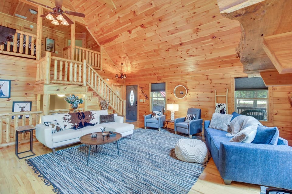Upscale Coosawattee Cabin w/ Hot Tub & Fire Pit! Cabin in Georgia