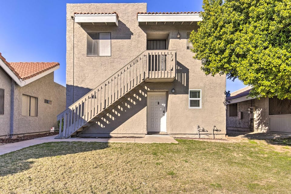 Steps to Dtwn Gilbert! Condo w/ Furnished Porch House in Gilbert